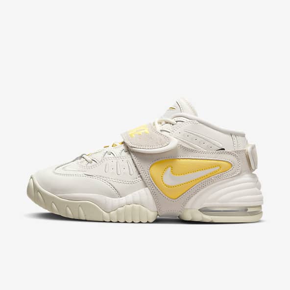 Nike snkrs tr top
